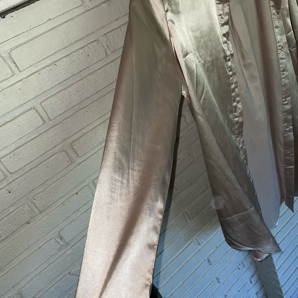 Pretty little thing champagne colored long sleeve oversized button down - Picture 4 of 4